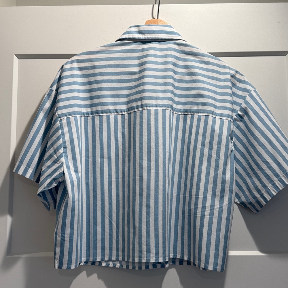 Express Stretch Cotton Poplin Stripped Short Sleeve Cropped Button Down Shirt - Picture 11 of 13